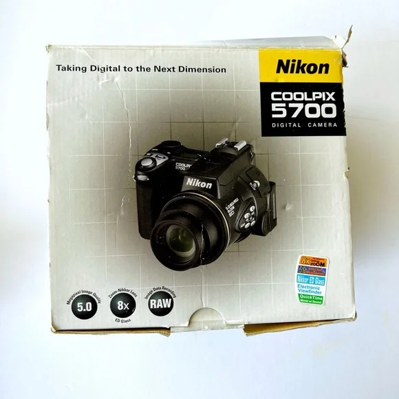 Nikon Coolpix 5700 5MP Digital Camera w/ box, Strap, Charger, Cord, and Lenscap - Picture 6 of 7